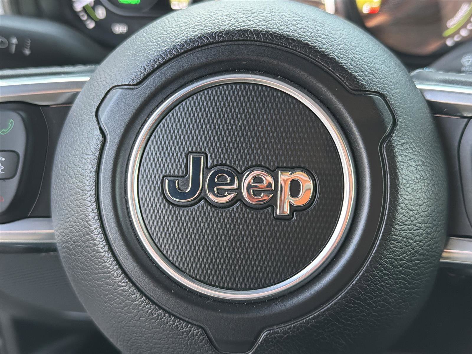 Used 2025 Jeep Wrangler Sahara image 25