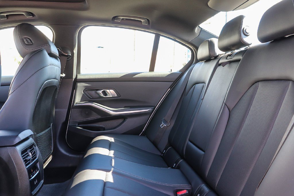 Used 2022 BMW 330i Sedan w/ Driving Assistance Package RWD image 18