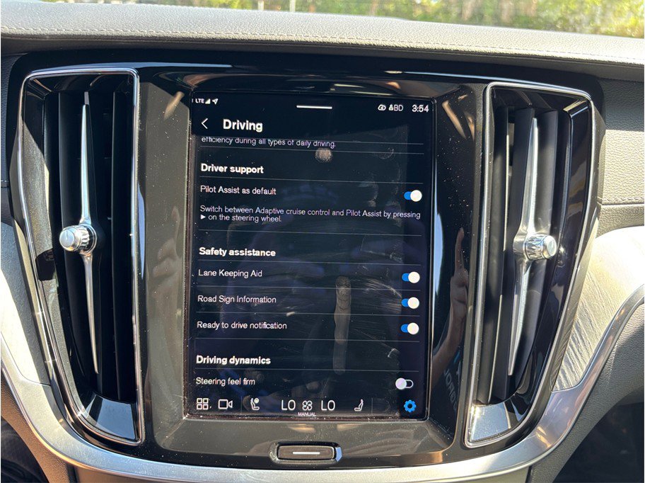 Used 2024 Volvo V60 B5 Cross Country Ultimate w/ Climate Package image 37