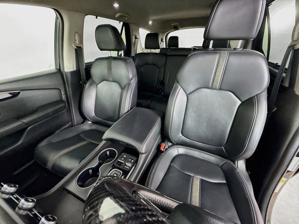 Used 2025 Honda Pilot EX-L image 11
