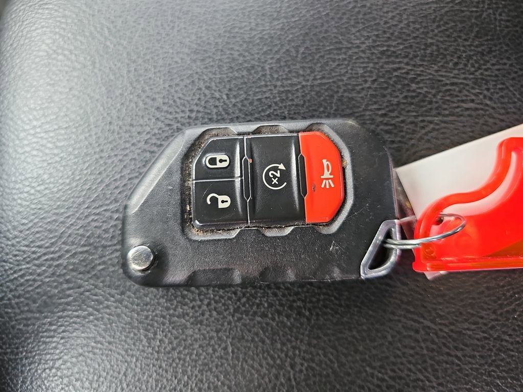 Used 2021 Jeep Gladiator Willys image 31