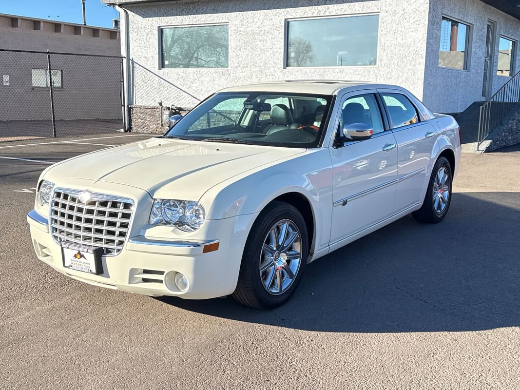 Used 2010 Chrysler 300 C w/ Luxury Group II image 3