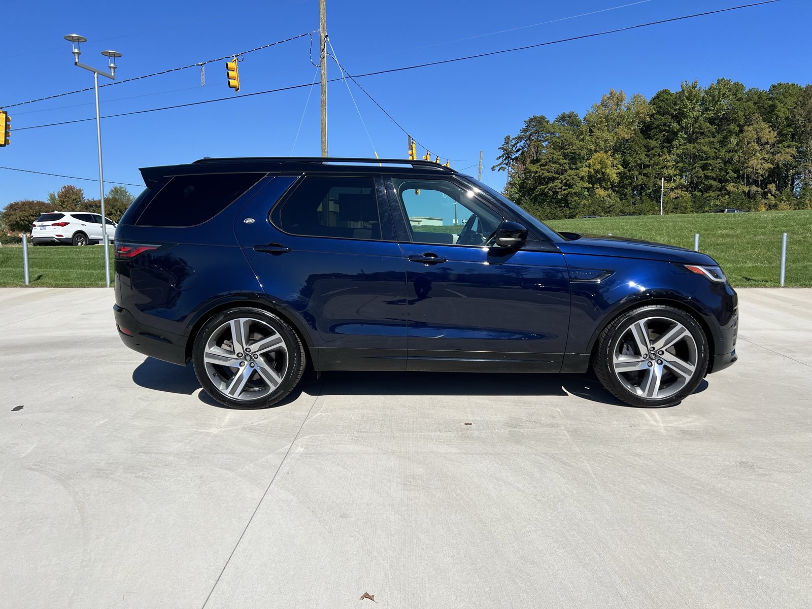 Used 2023 Land Rover Discovery S R-Dynamic AWD/4WD image 9