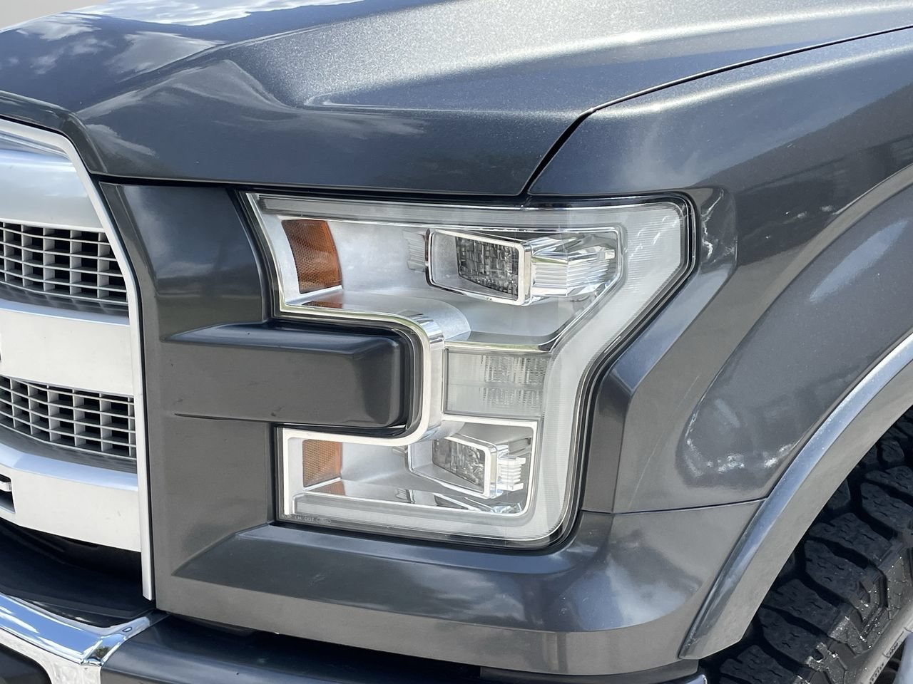 Used 2017 Ford F150 Platinum w/ Equipment Group 701A Luxury AWD/4WD image 6