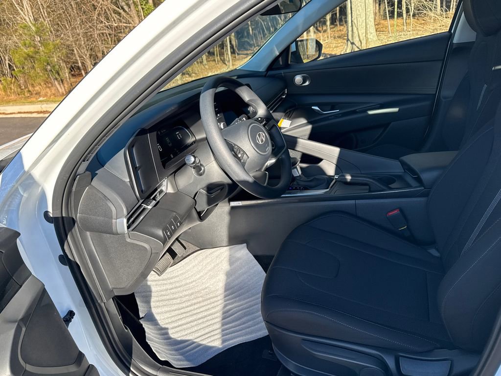 New 2026 Hyundai Elantra SE image 9