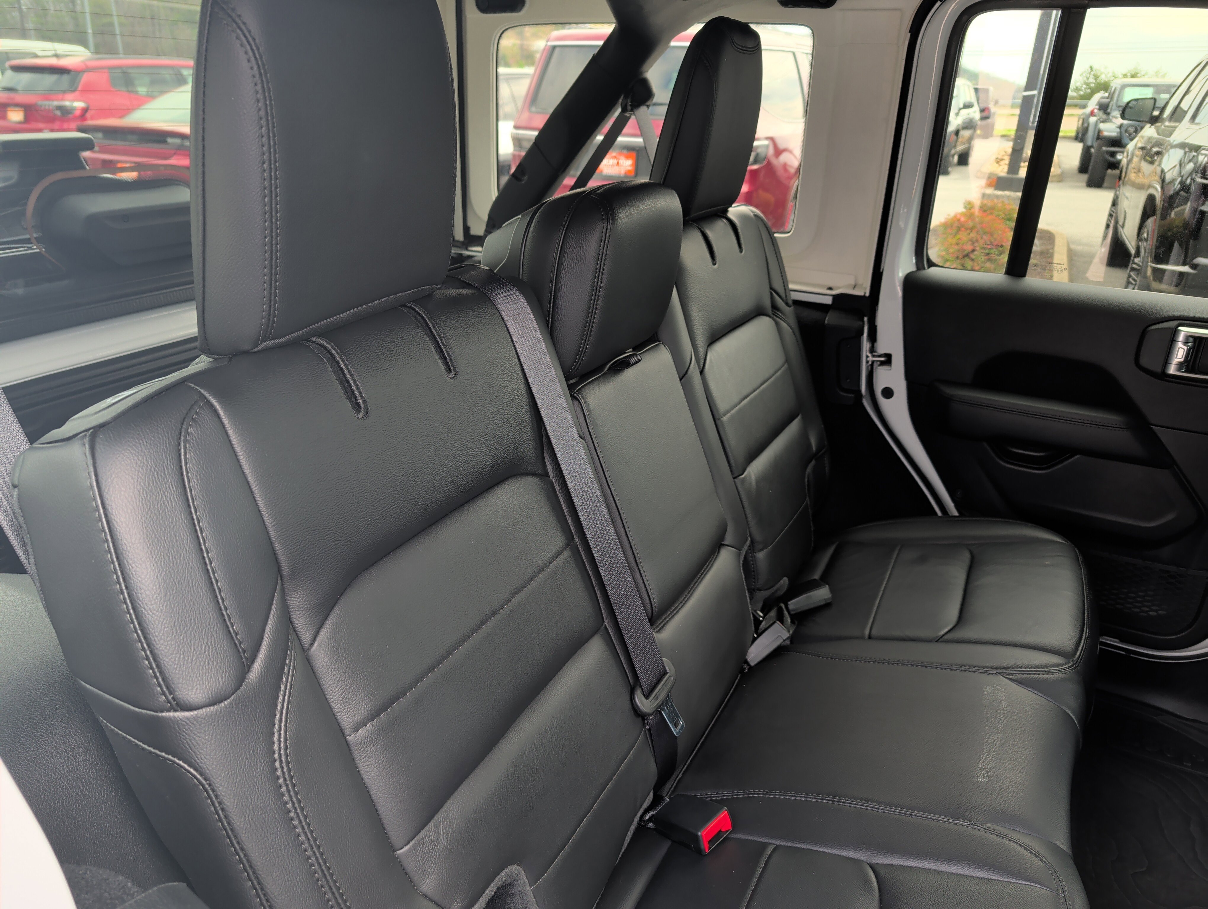 Used 2023 Jeep Wrangler Unlimited Sahara image 19