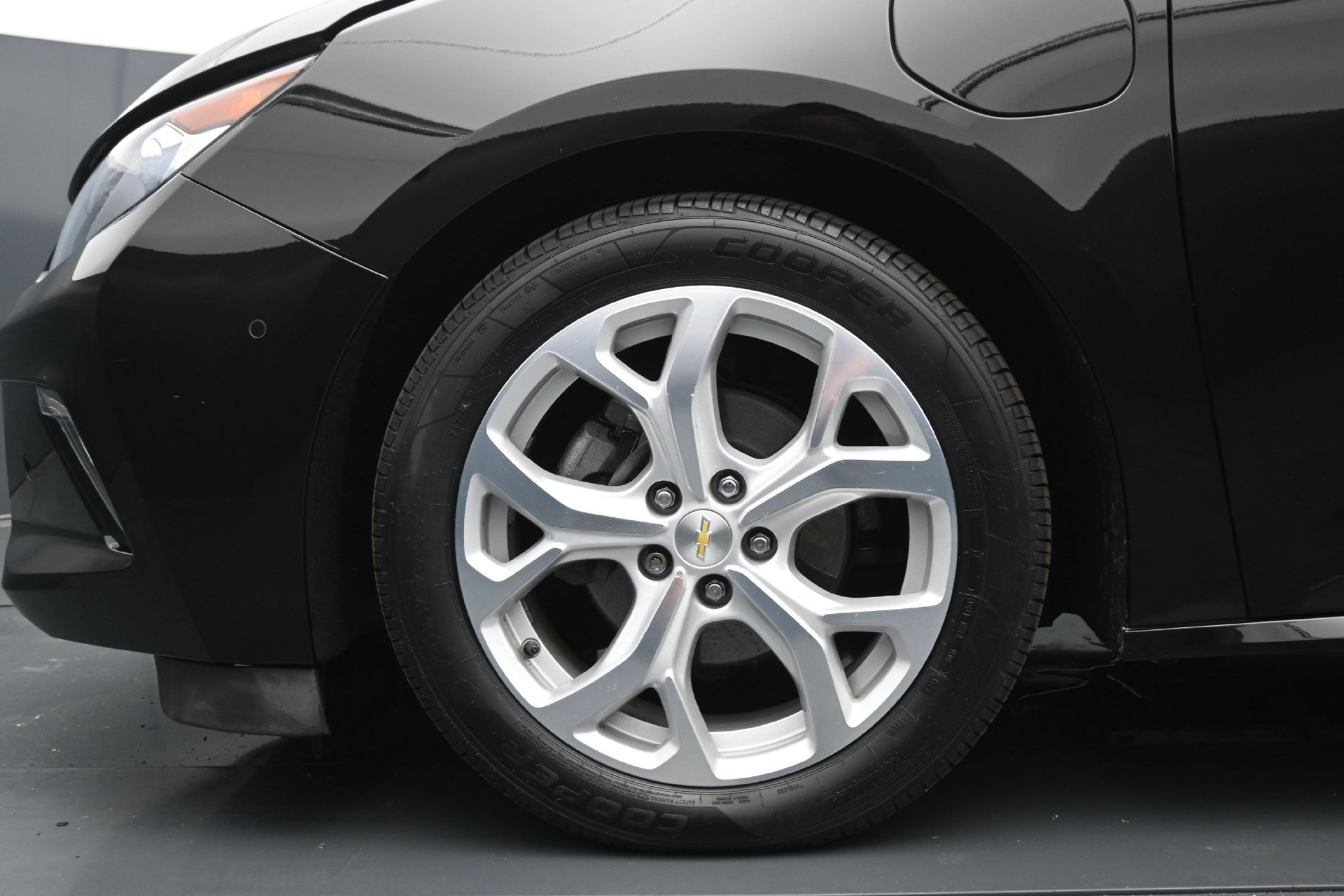 Used 2017 Chevrolet Volt Premier FWD image 23
