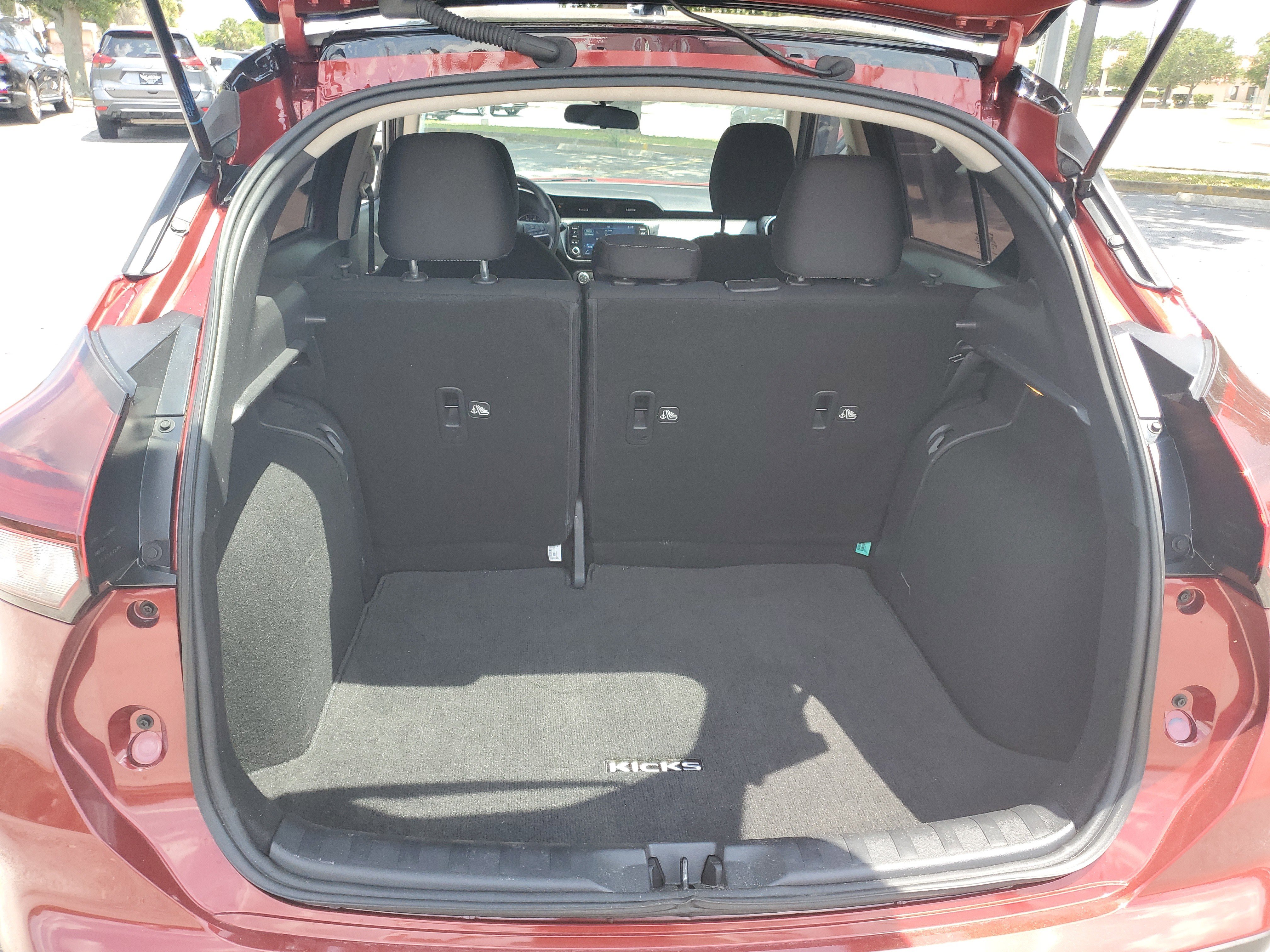 Used 2023 Nissan Kicks SV FWD image 9