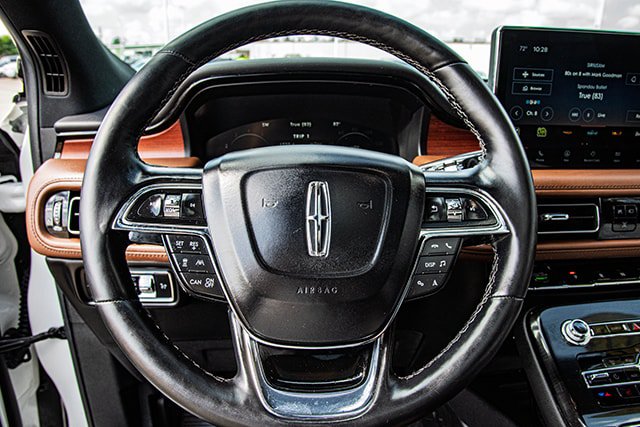 Used 2022 Lincoln Nautilus Reserve w/ Equipment Group 201A AWD/4WD image 8