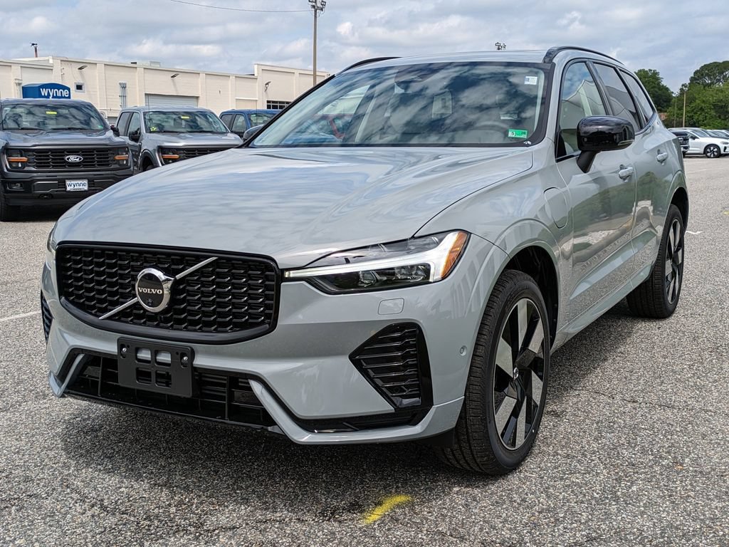 New 2025 Volvo XC60 T8 Plus w/ Protection Package Premier AWD/4WD image 8