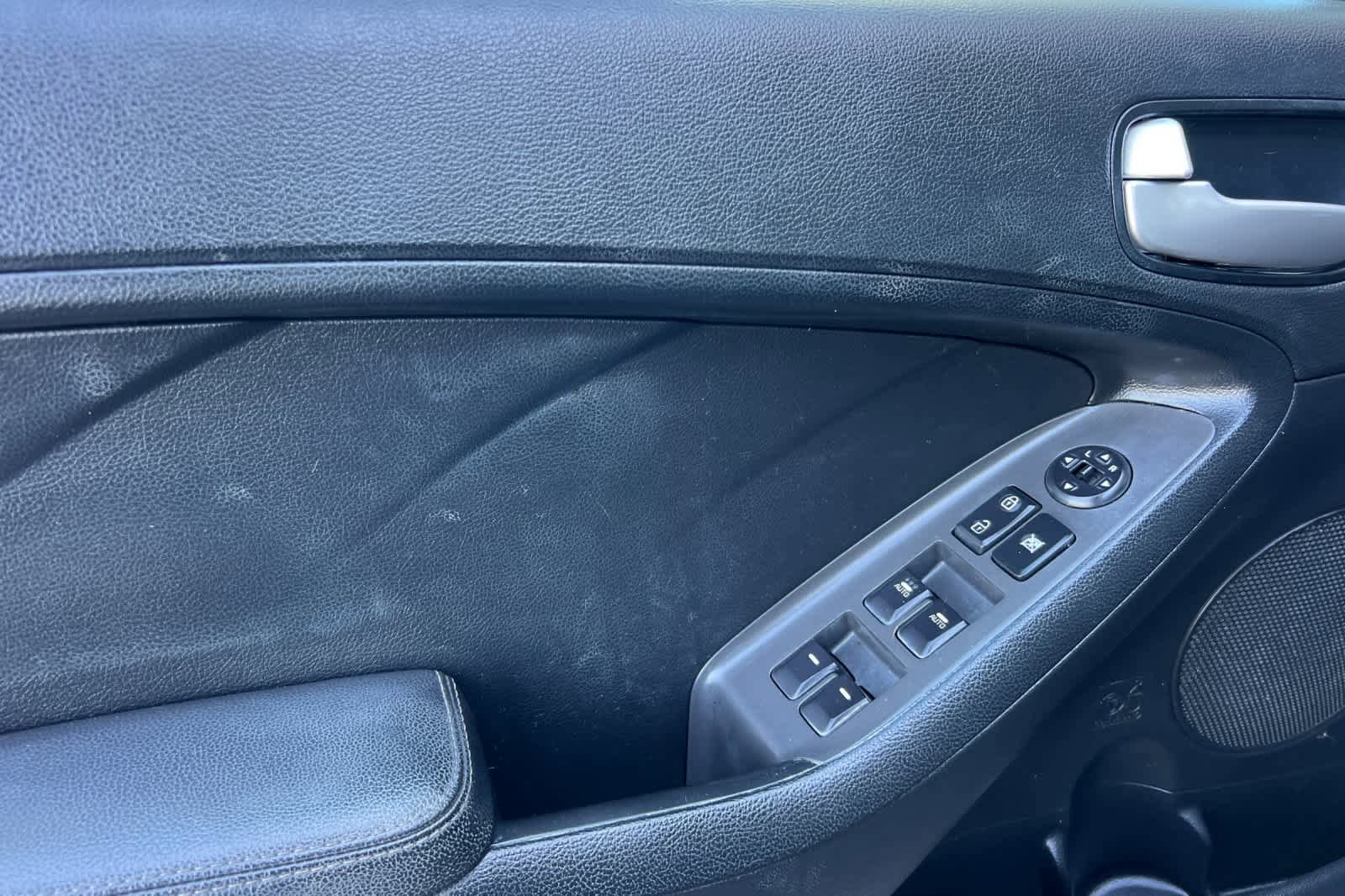 Used 2017 Kia Forte LX image 12