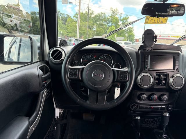 Used 2014 Jeep Wrangler Unlimited Sahara w/ Dual Top Group AWD/4WD image 3