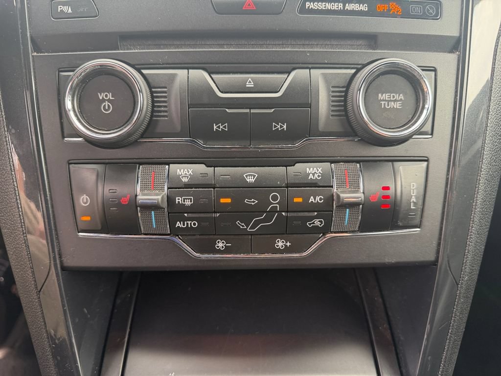 Used 2017 Ford Explorer XLT w/ Equipment Group 202A AWD/4WD image 21