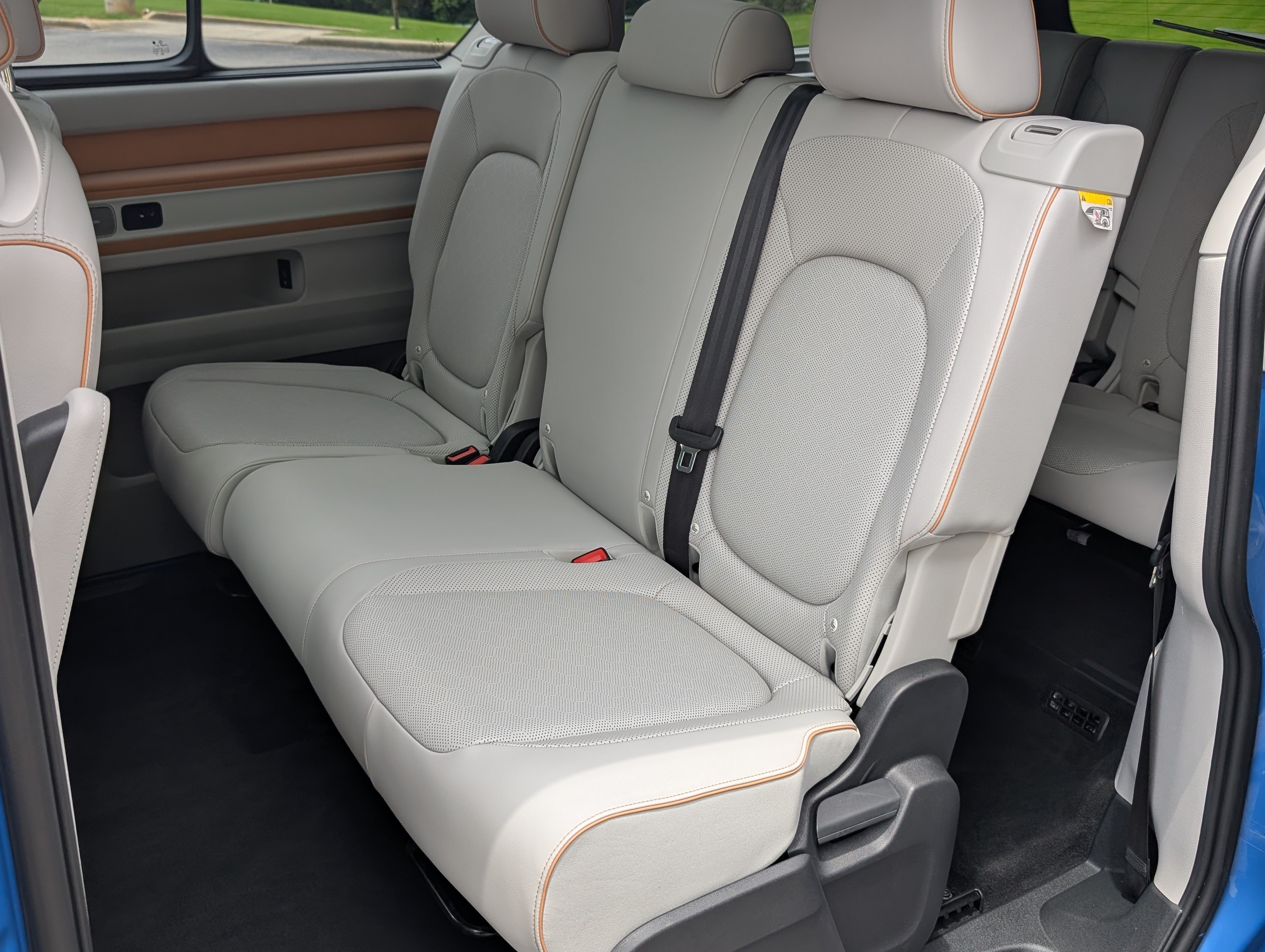 Used 2025 Volkswagen ID. Buzz Pro S Plus RWD image 18