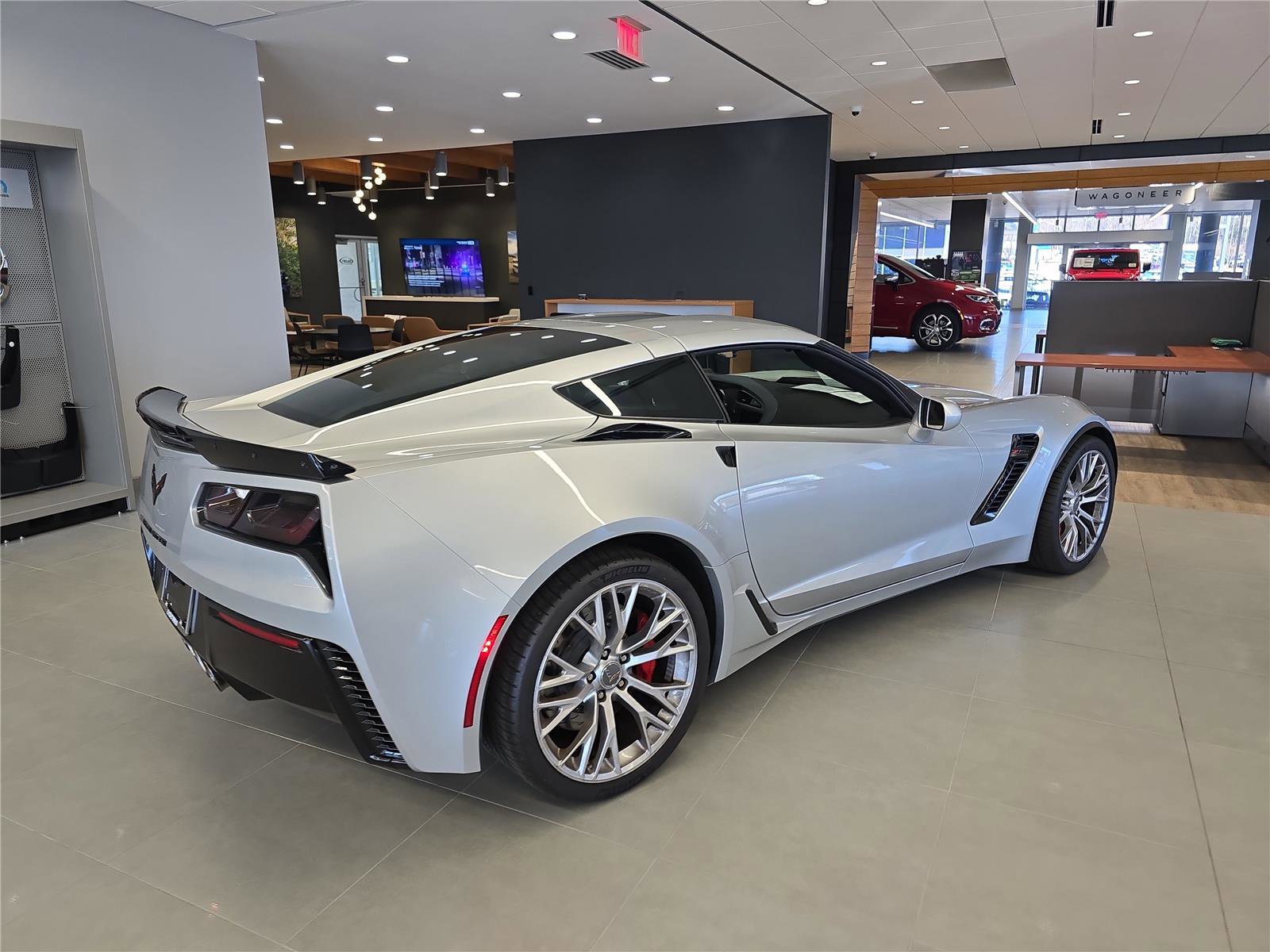 Used 2015 Chevrolet Corvette Z06 w/ 2LZ Preferred Equipment Group image 2