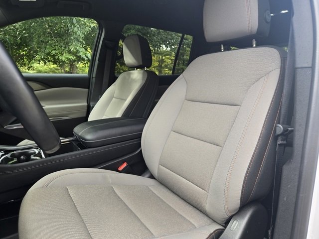 Used 2025 Chevrolet Traverse LT image 16