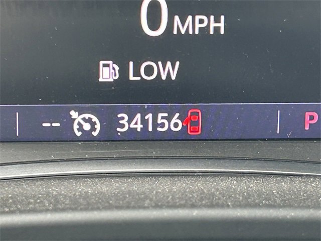 Used 2022 GMC Acadia SLT w/ Elevation Edition image 5