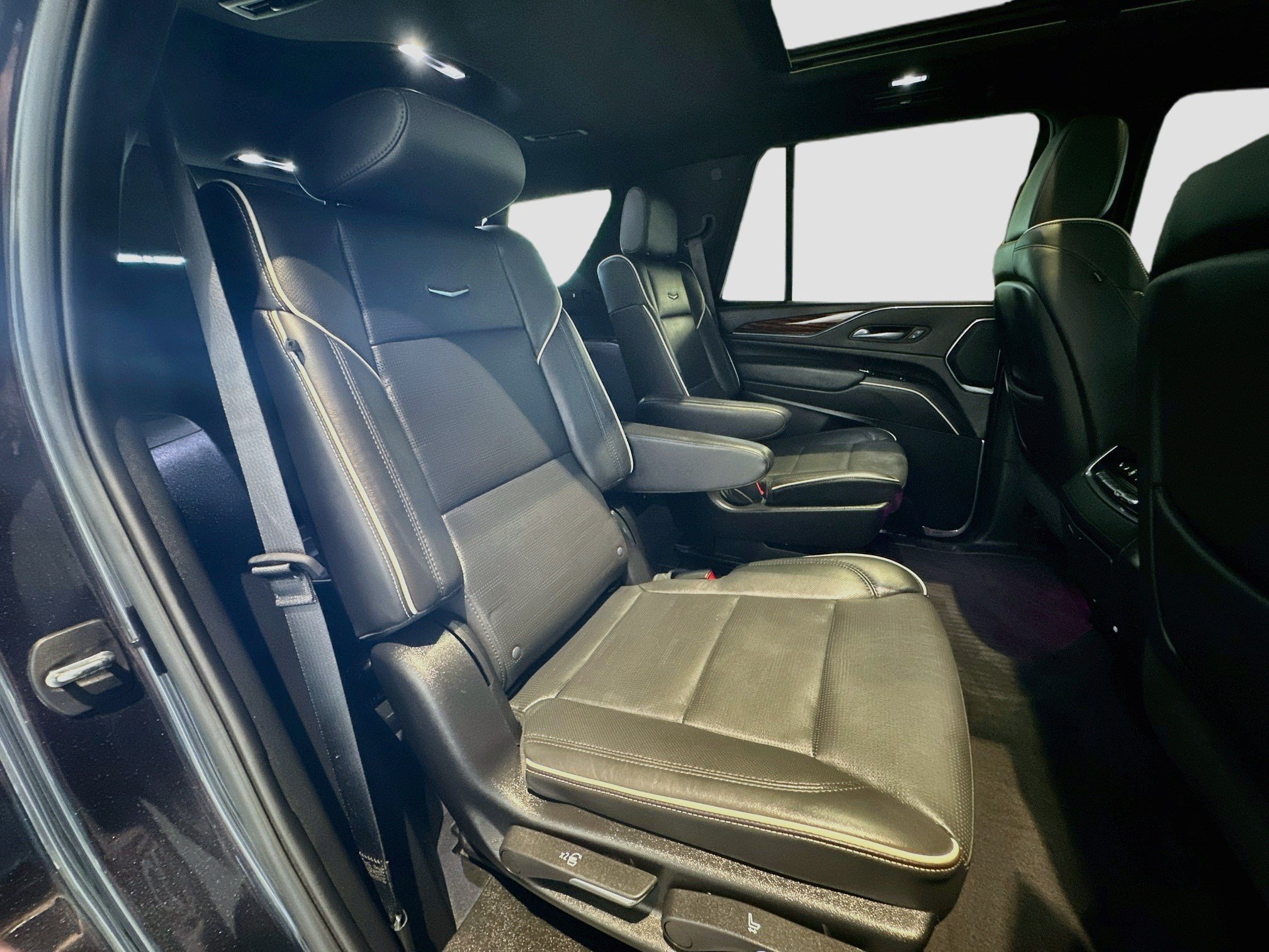 Certified 2024 Cadillac Escalade Premium Luxury AWD/4WD image 30