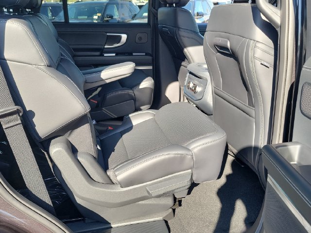 New 2027 Ford Expedition Platinum w/ Stealth Performance Package AWD/4WD image 18