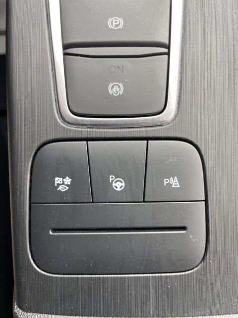 Used 2020 Ford Escape Titanium image 23