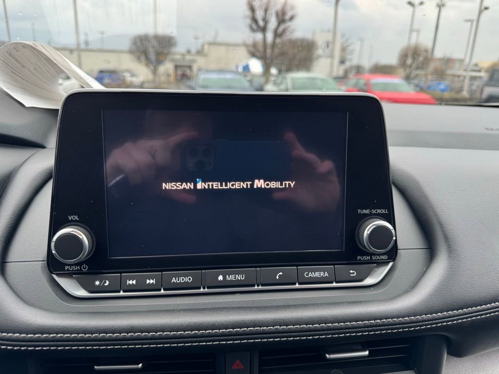 Used 2024 Nissan Rogue SV image 10