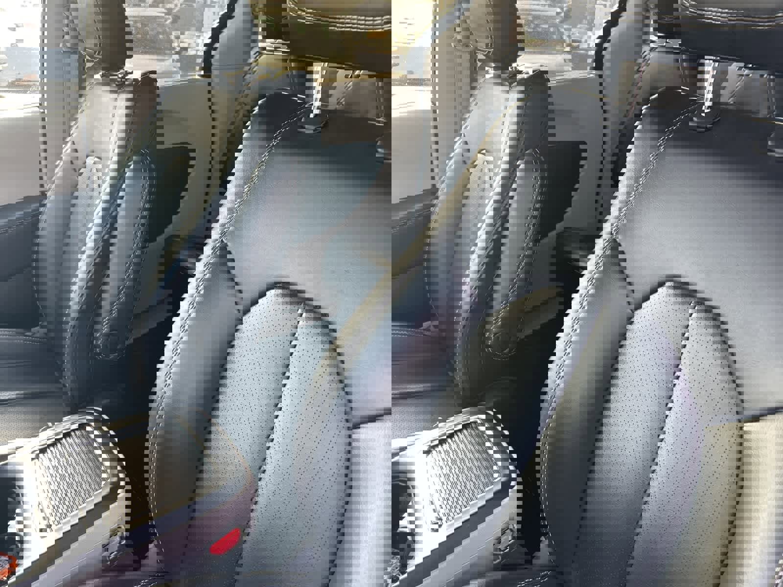 Used 2023 Chrysler Pacifica Touring-L image 15