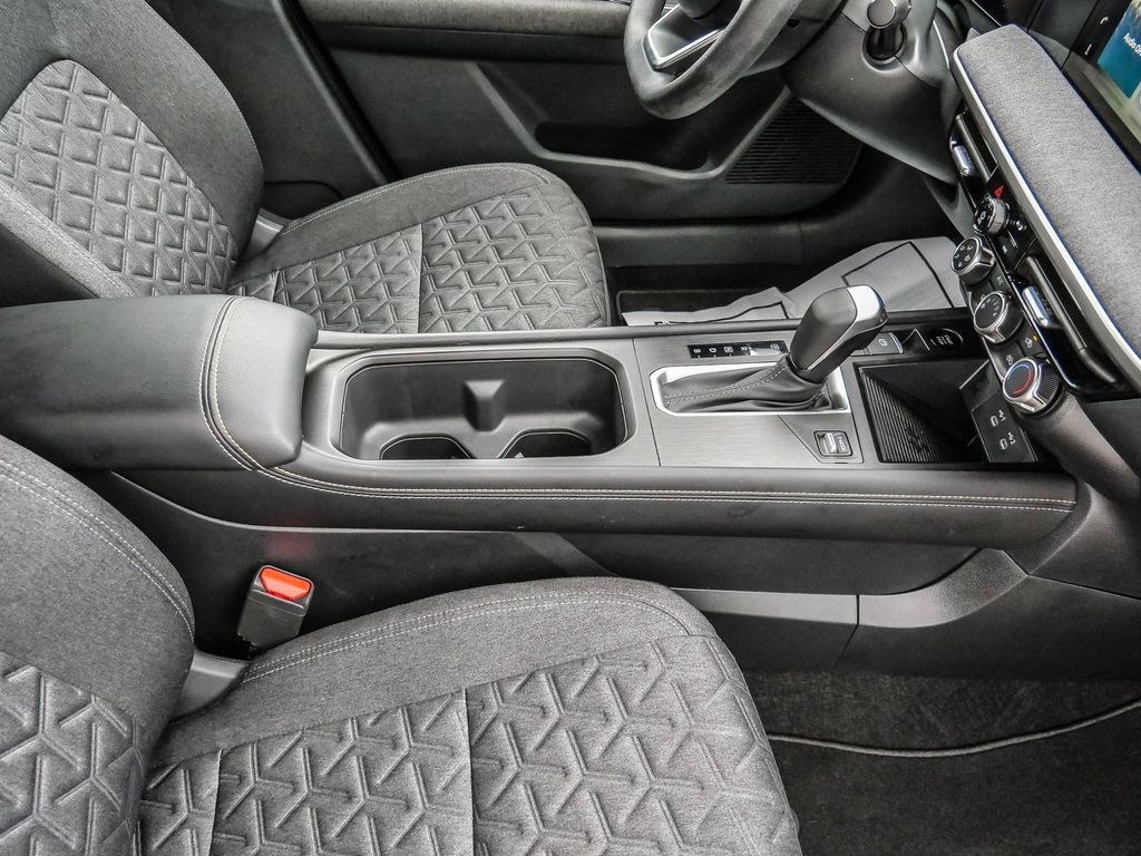 Used 2025 Nissan Kicks SV image 17