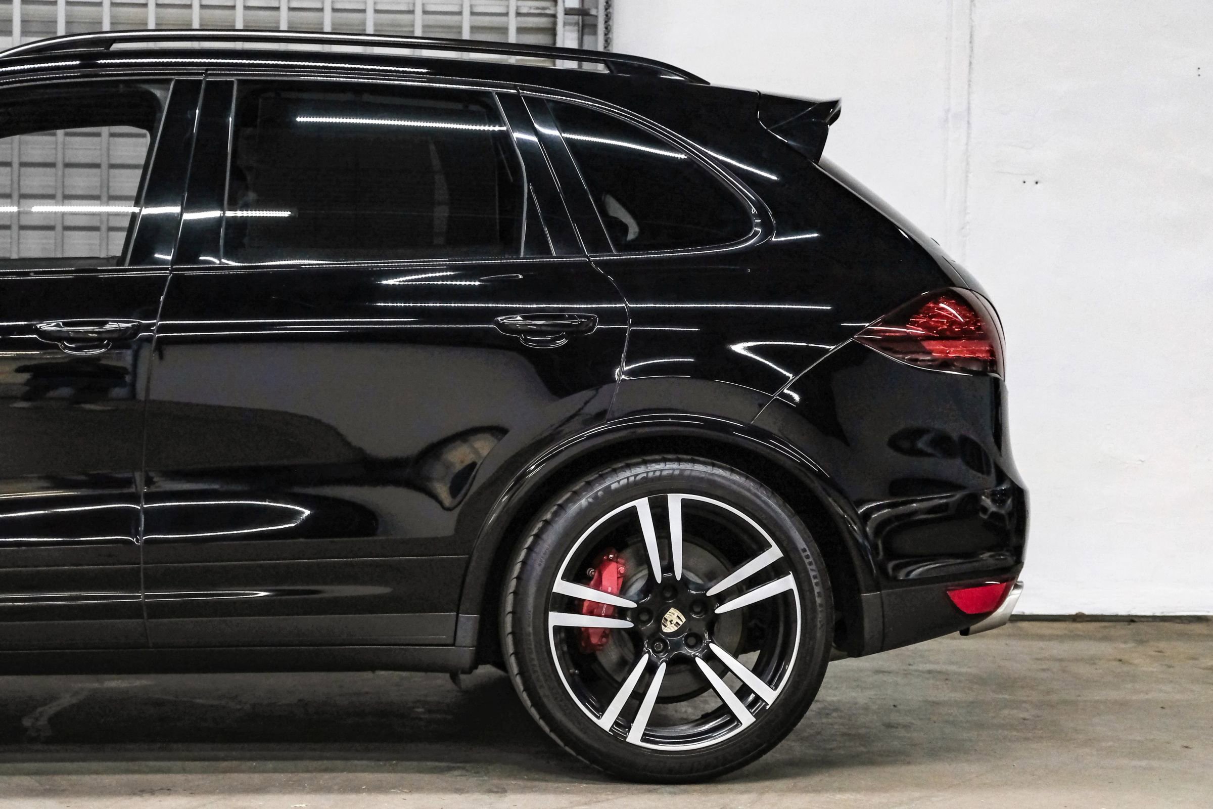 Used 2014 Porsche Cayenne Turbo S AWD/4WD image 18