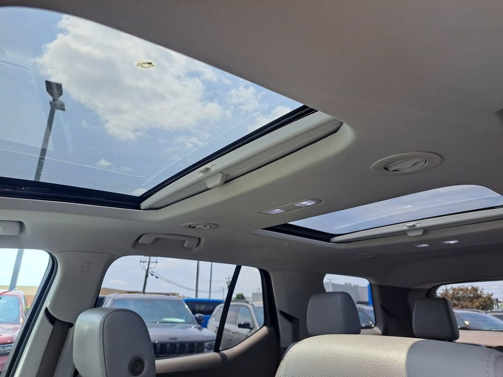Used 2019 Chevrolet Traverse Premier w/ Driver Confidence II Package FWD image 17
