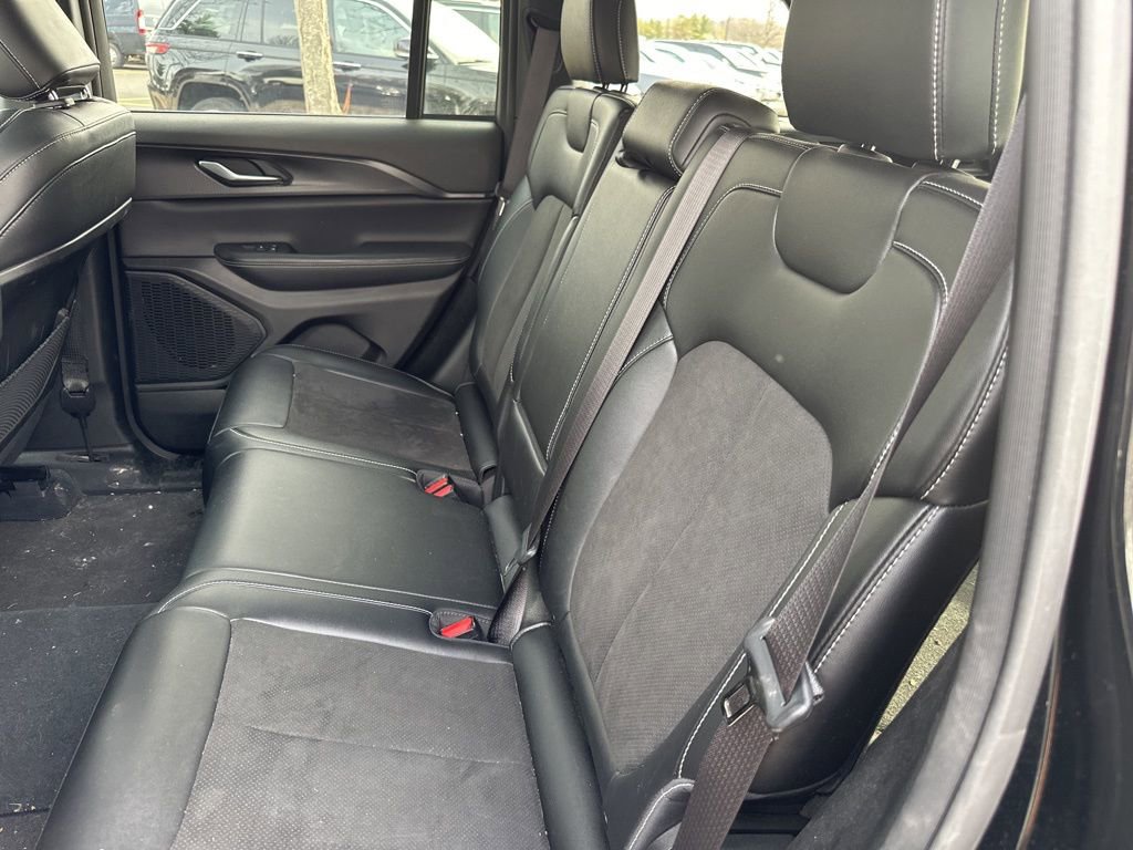 Used 2023 Jeep Grand Cherokee Altitude image 13