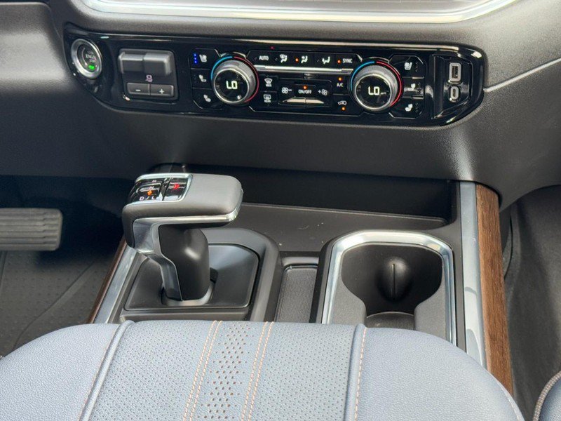 Used 2025 Chevrolet Silverado 1500 High Country w/ High Country Premium Package AWD/4WD image 14