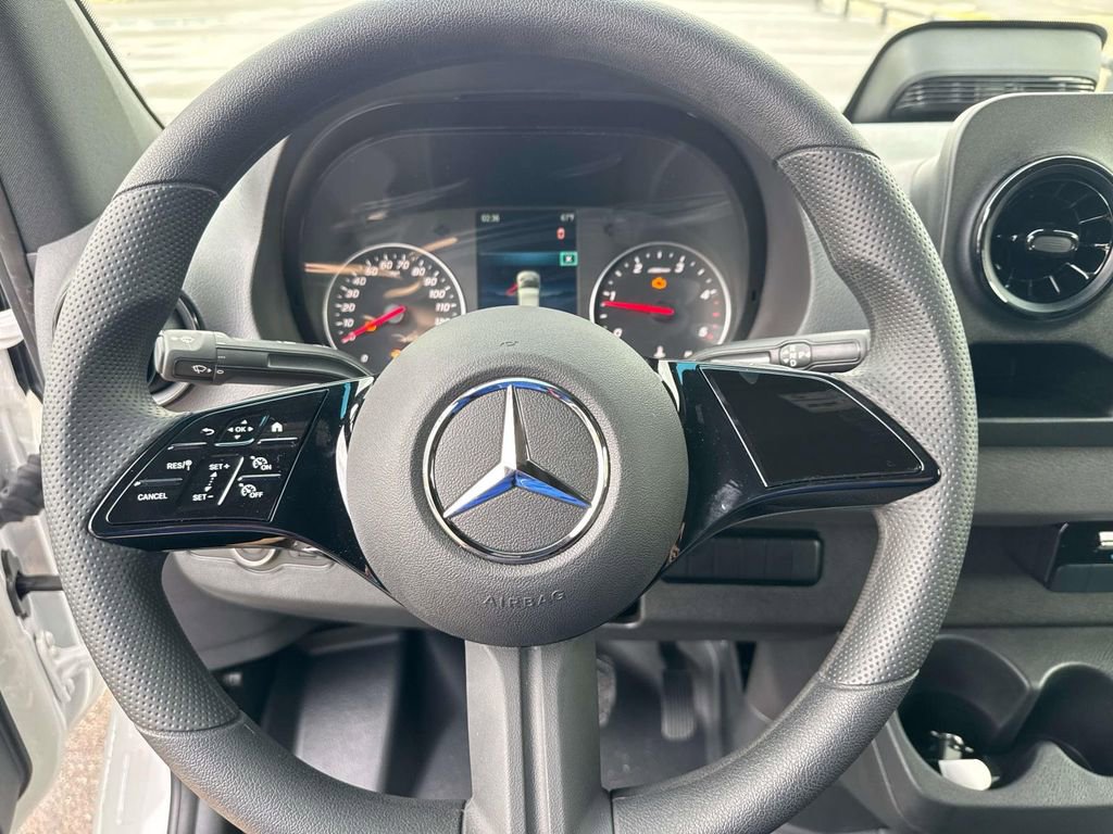 Used 2025 Mercedes-Benz Sprinter 2500 image 10
