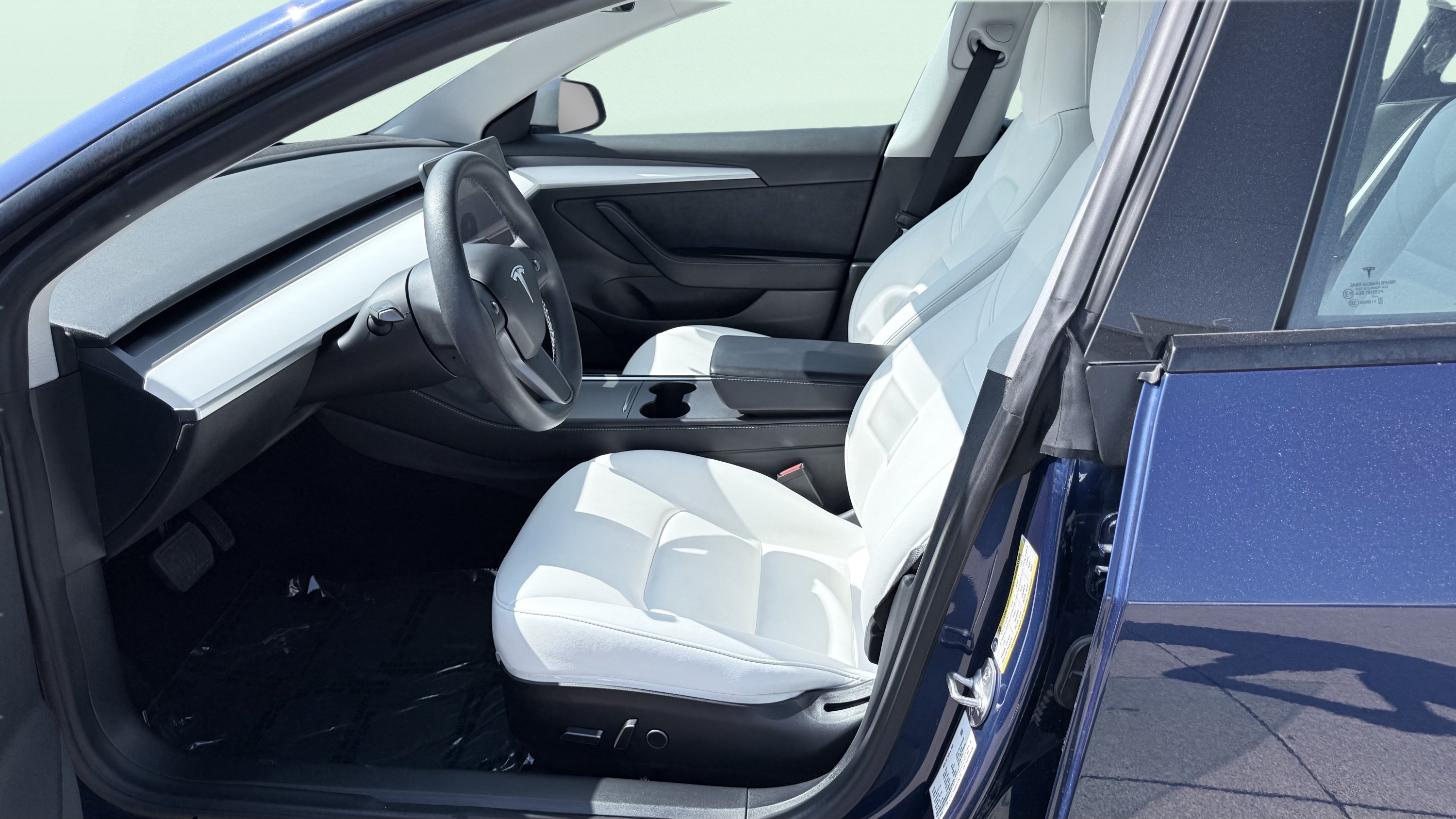 Used 2022 Tesla Model 3 Standard Range RWD image 16