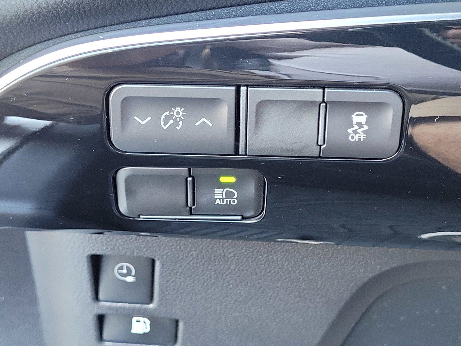 Used 2020 Toyota Prius Prime XLE FWD image 17