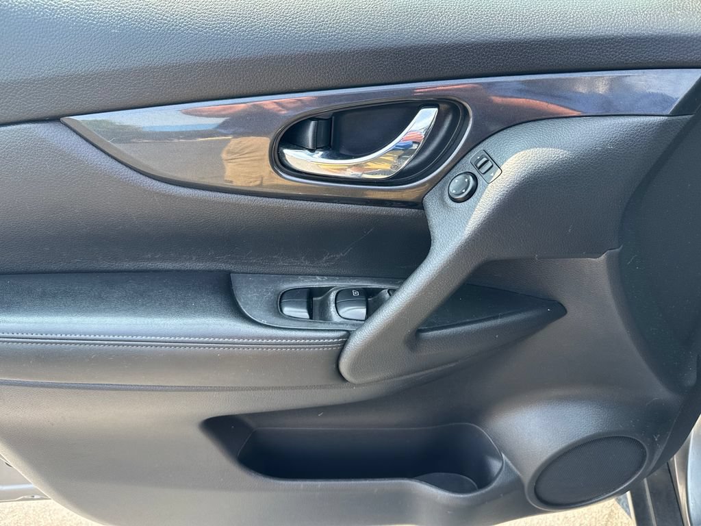 Used 2019 Nissan Rogue SV AWD/4WD image 12