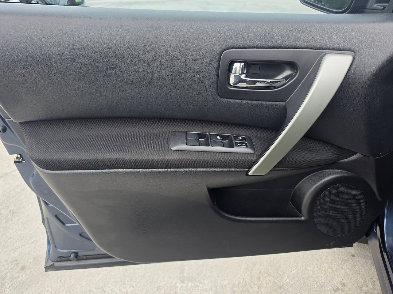 Used 2013 Nissan Rogue SV w/ Premium Pkg FWD image 18