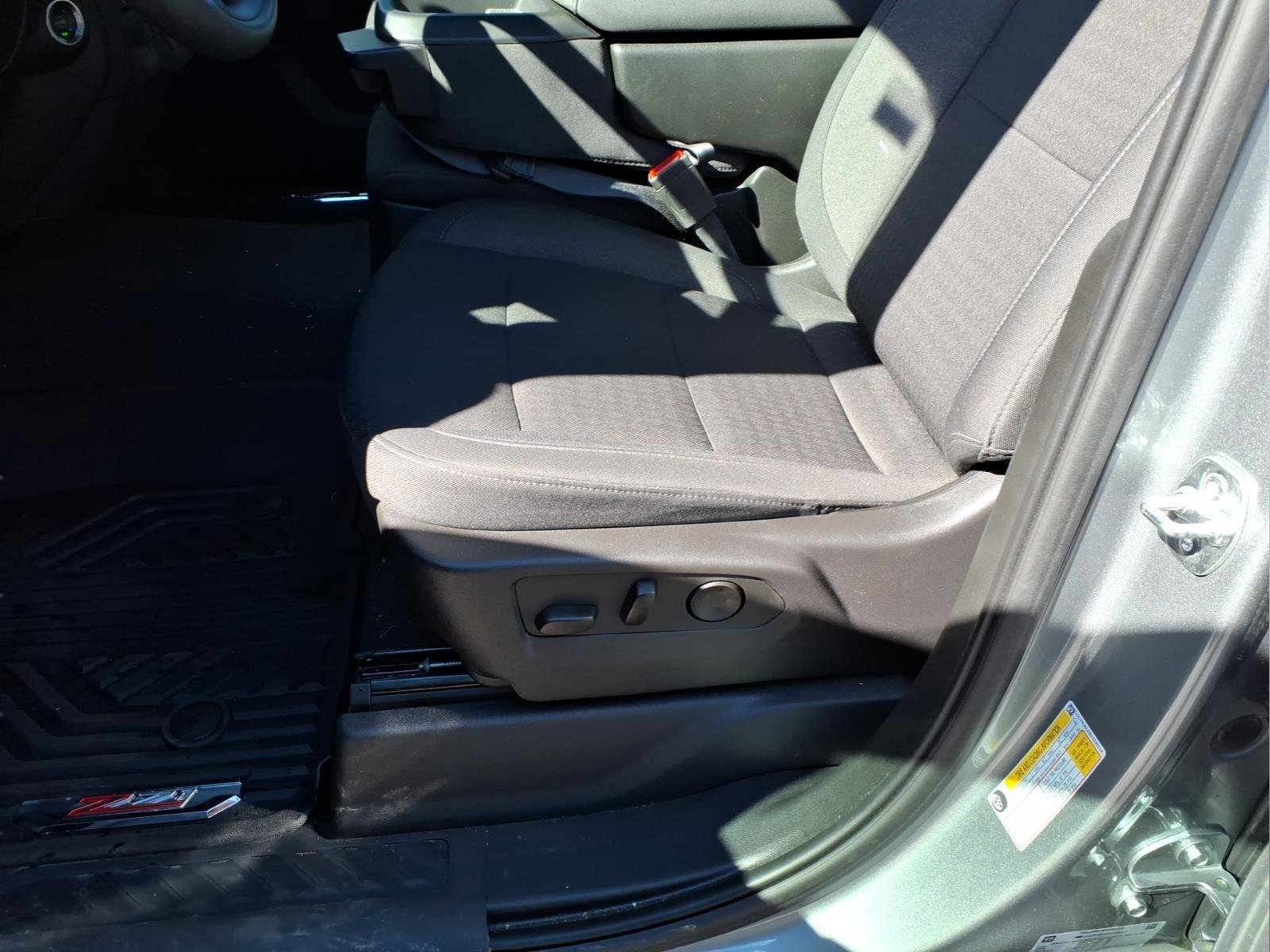 Used 2025 Chevrolet Silverado 1500 Custom image 9