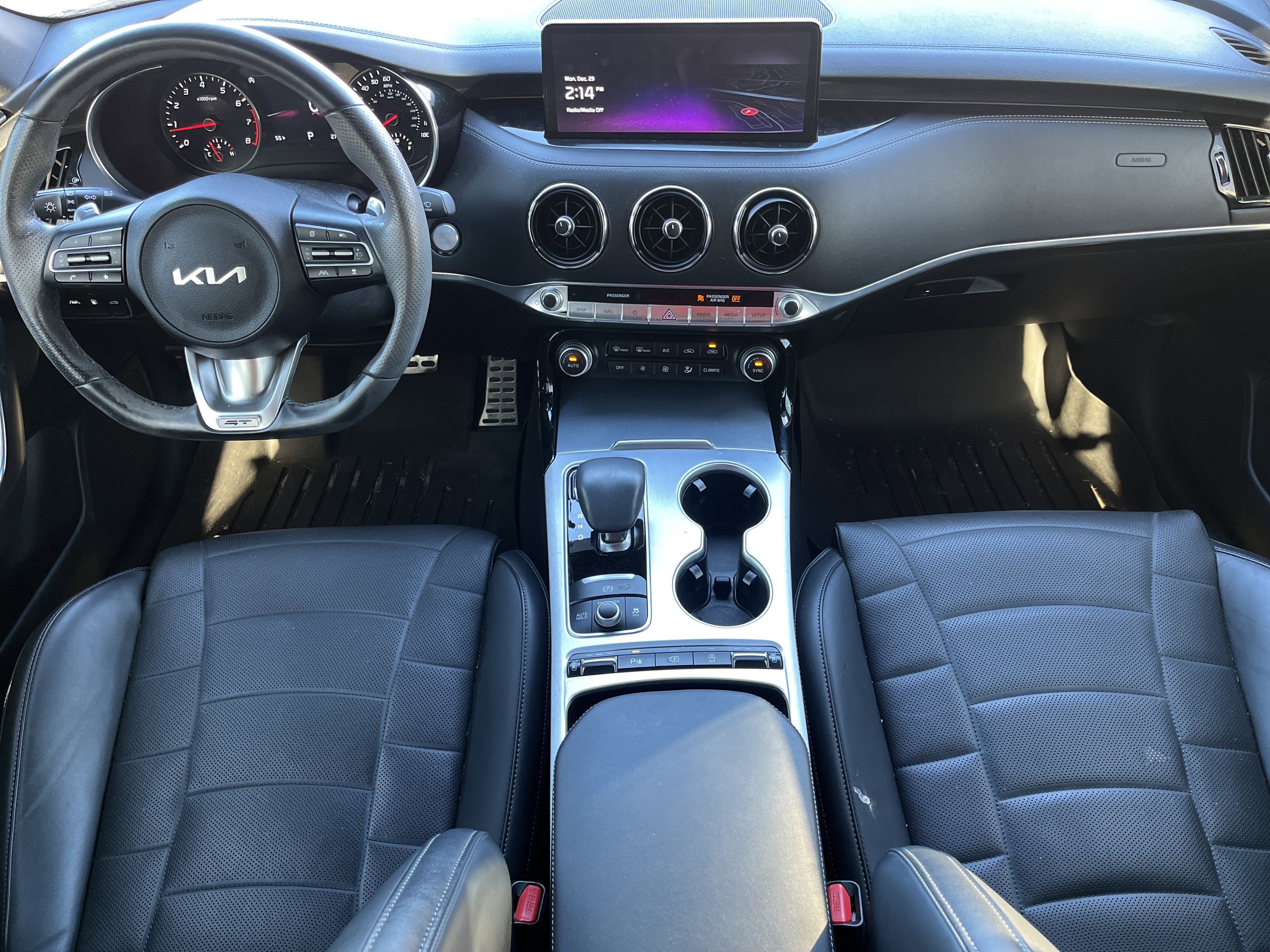 Certified 2023 Kia Stinger GT2 image 3