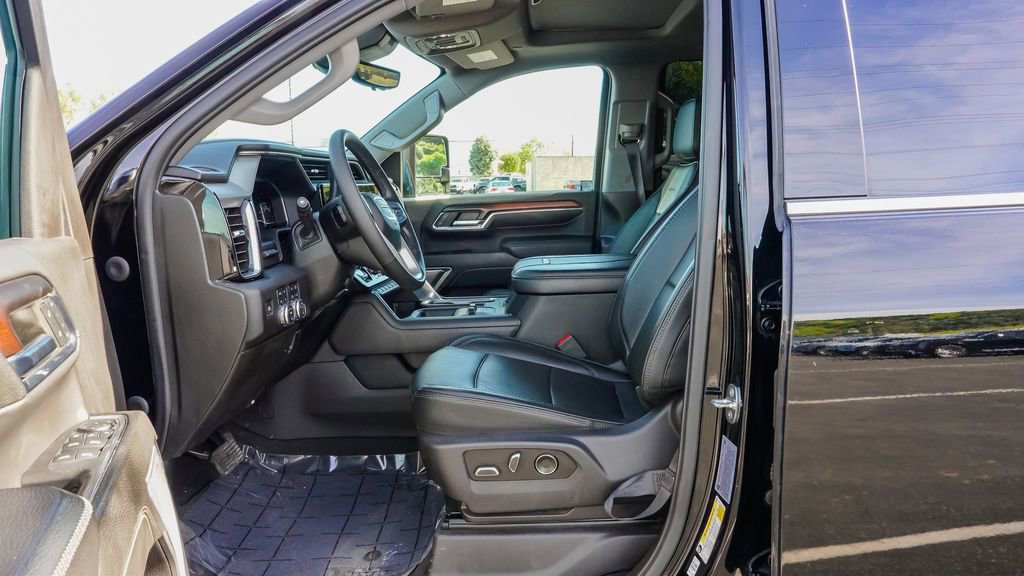 Used 2024 GMC Sierra 3500 Denali w/ Denali Reserve Package image 17