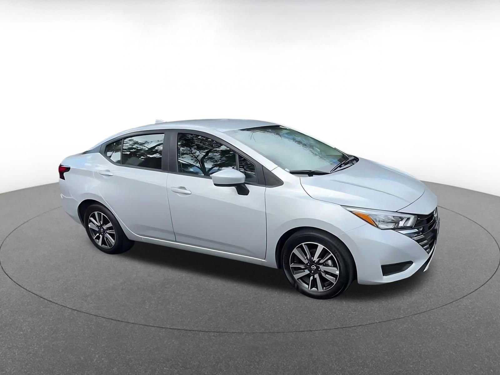 Used 2025 Nissan Versa SV video 2
