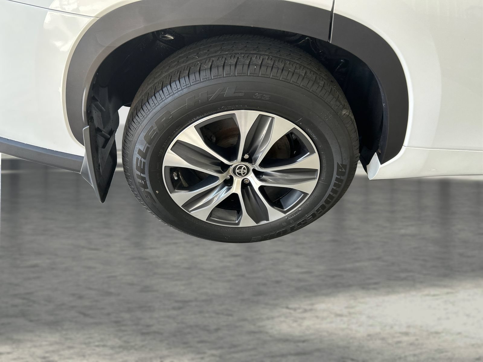Used 2022 Toyota Highlander XLE AWD/4WD image 23