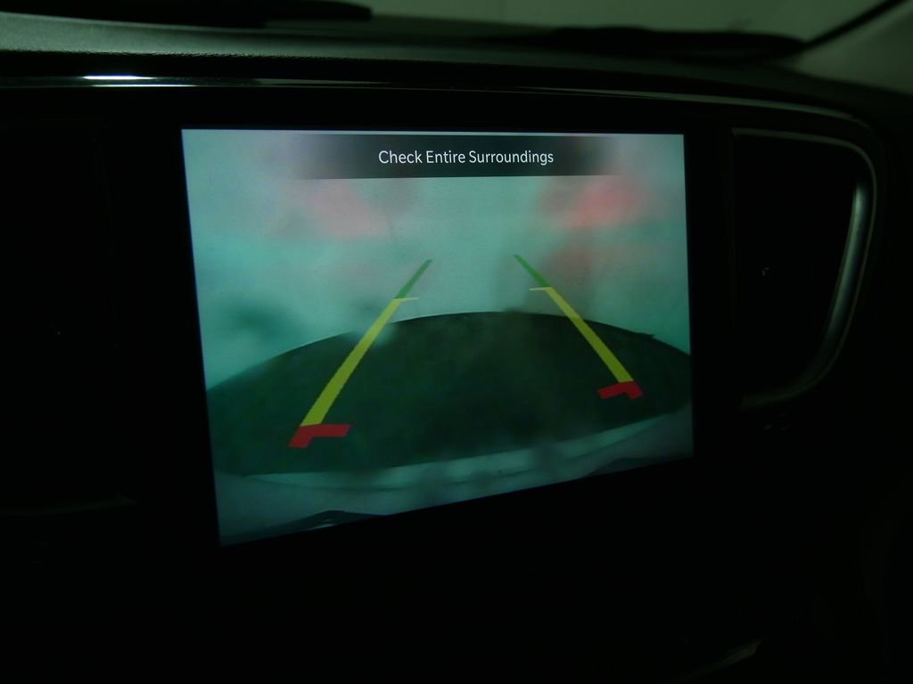 Used 2024 Chrysler Pacifica Limited image 30