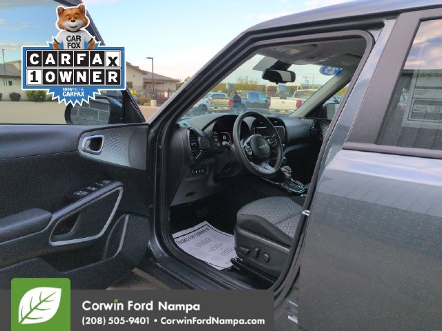 Used 2023 Kia Soul S FWD image 9