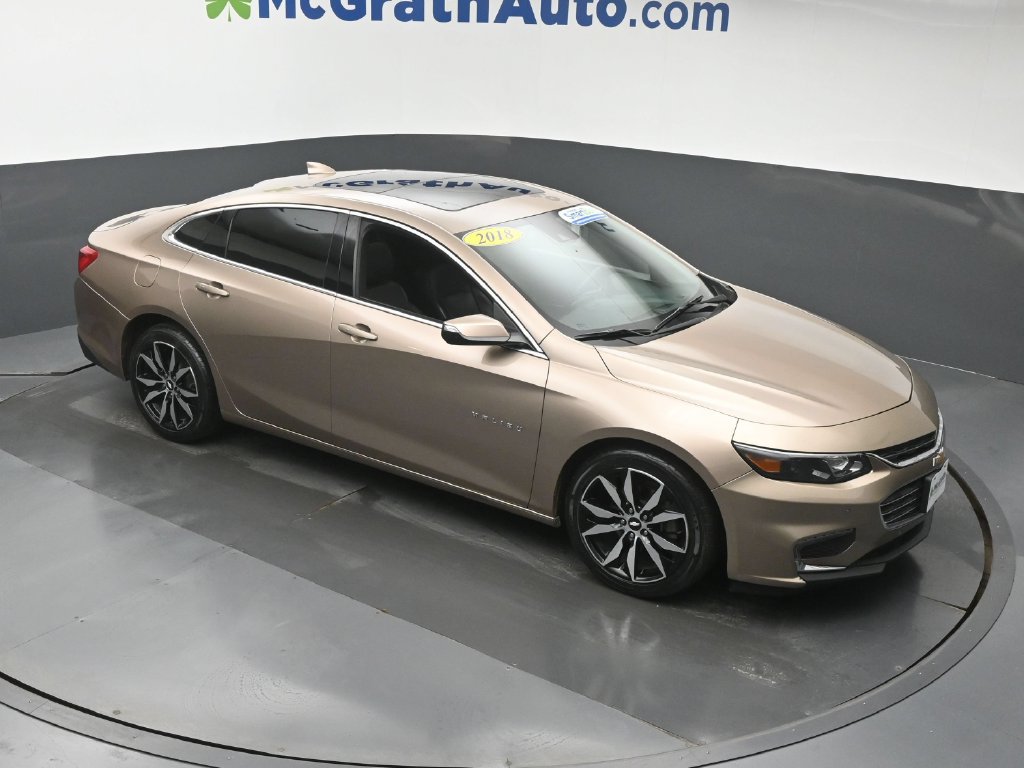 Used 2018 Chevrolet Malibu LT w/ Leather Package FWD image 3
