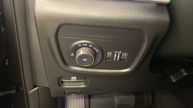 Used 2023 Jeep Grand Cherokee Limited AWD/4WD image 25
