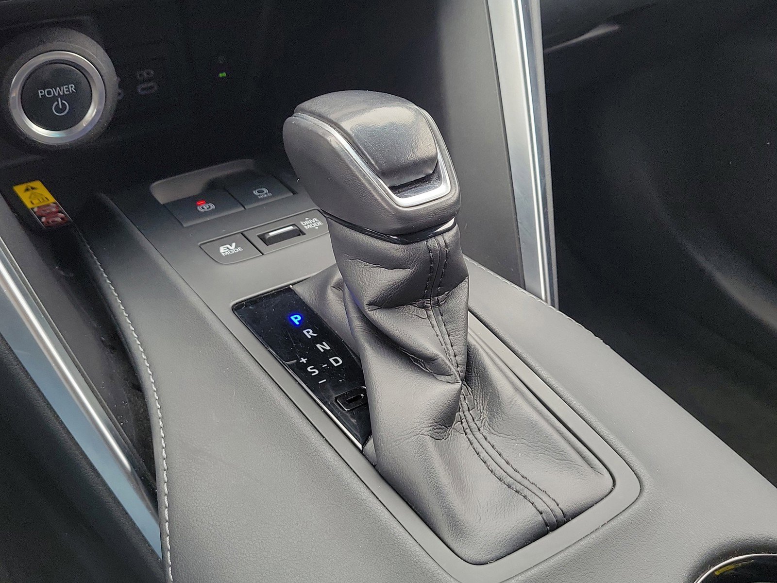 Used 2024 Toyota Venza LE AWD/4WD image 32