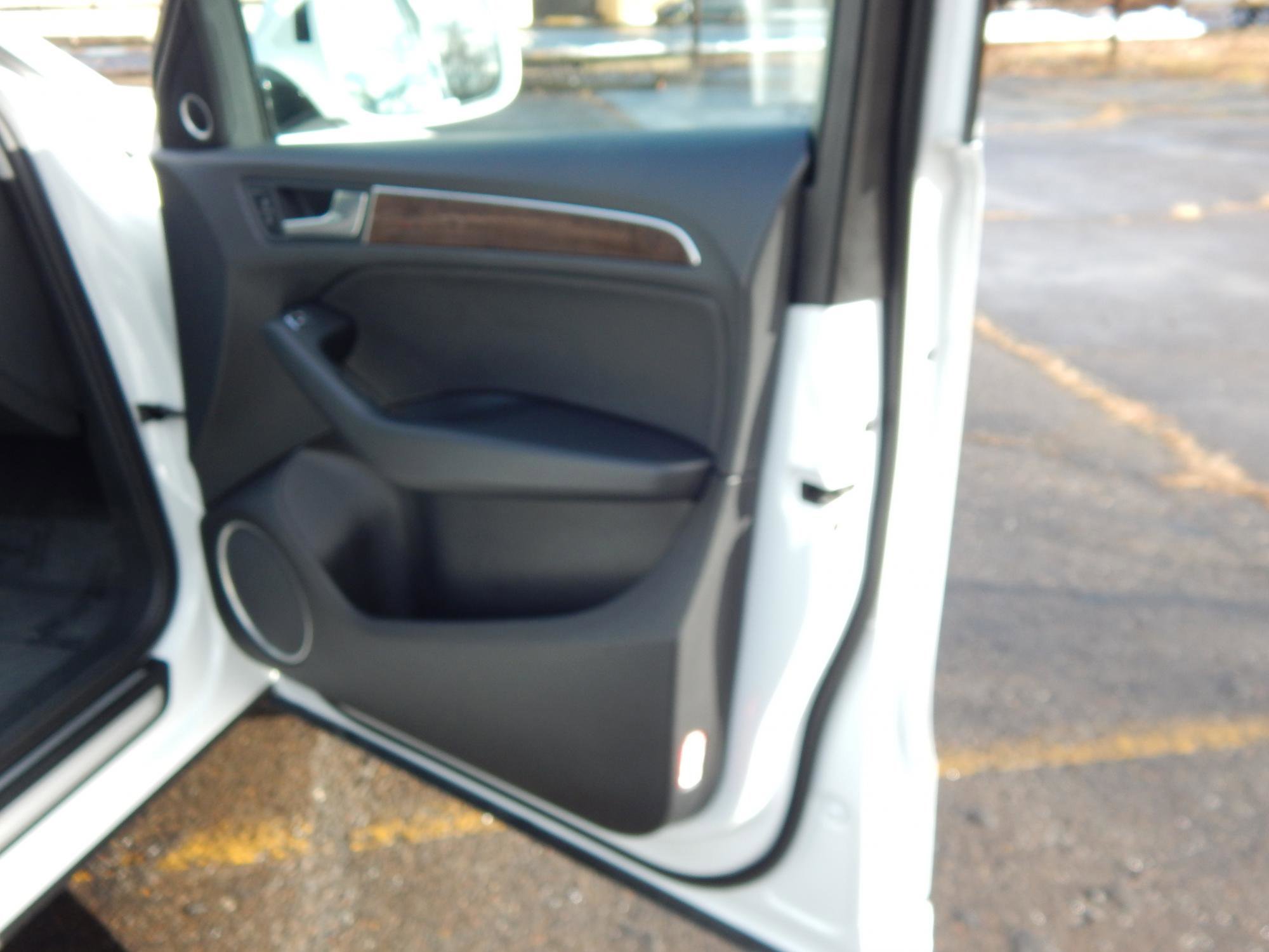 Used 2017 Audi Q5 2.0T Premium Plus w/ Technology Package image 17