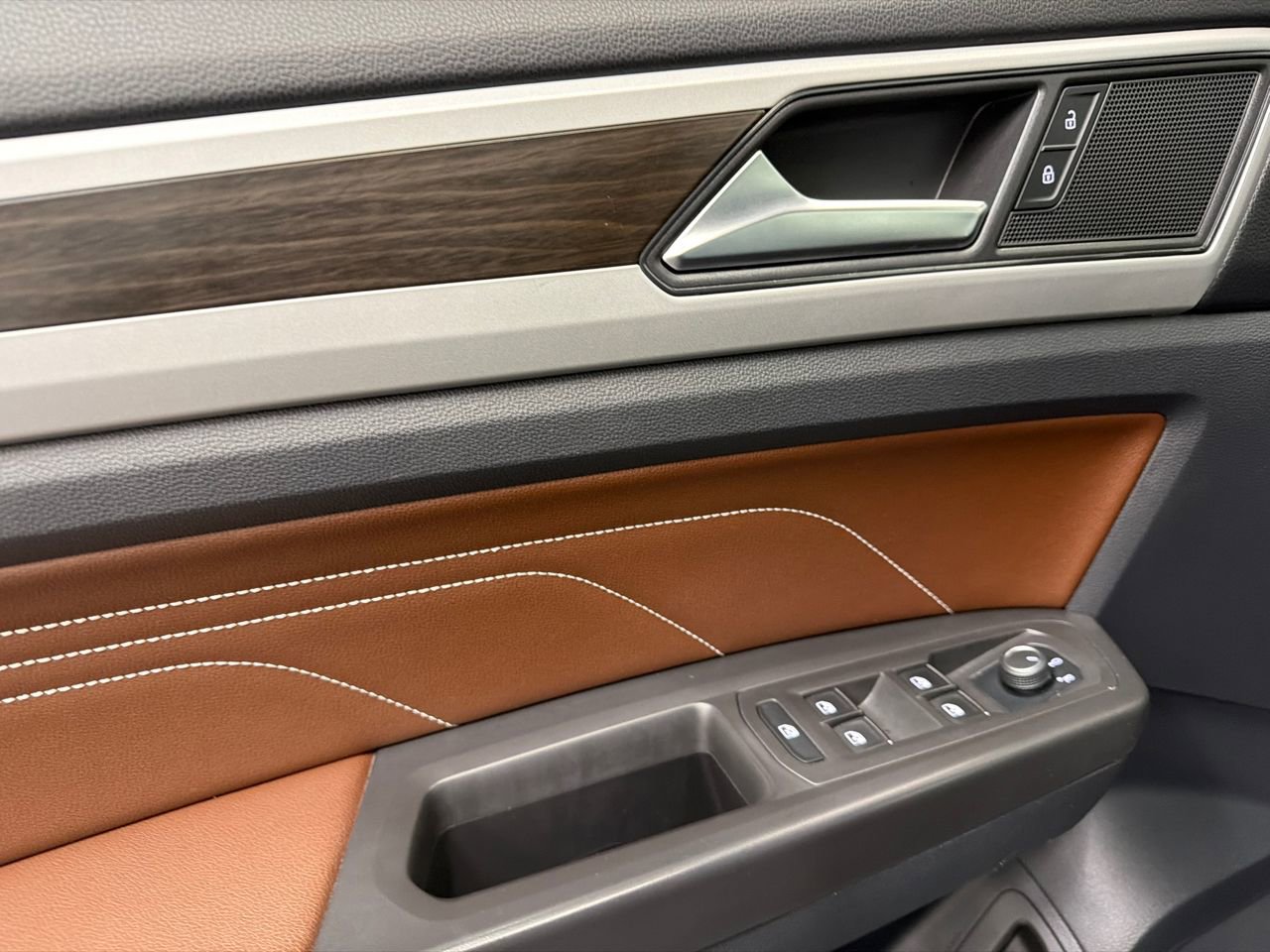 Used 2023 Volkswagen Atlas SE image 33