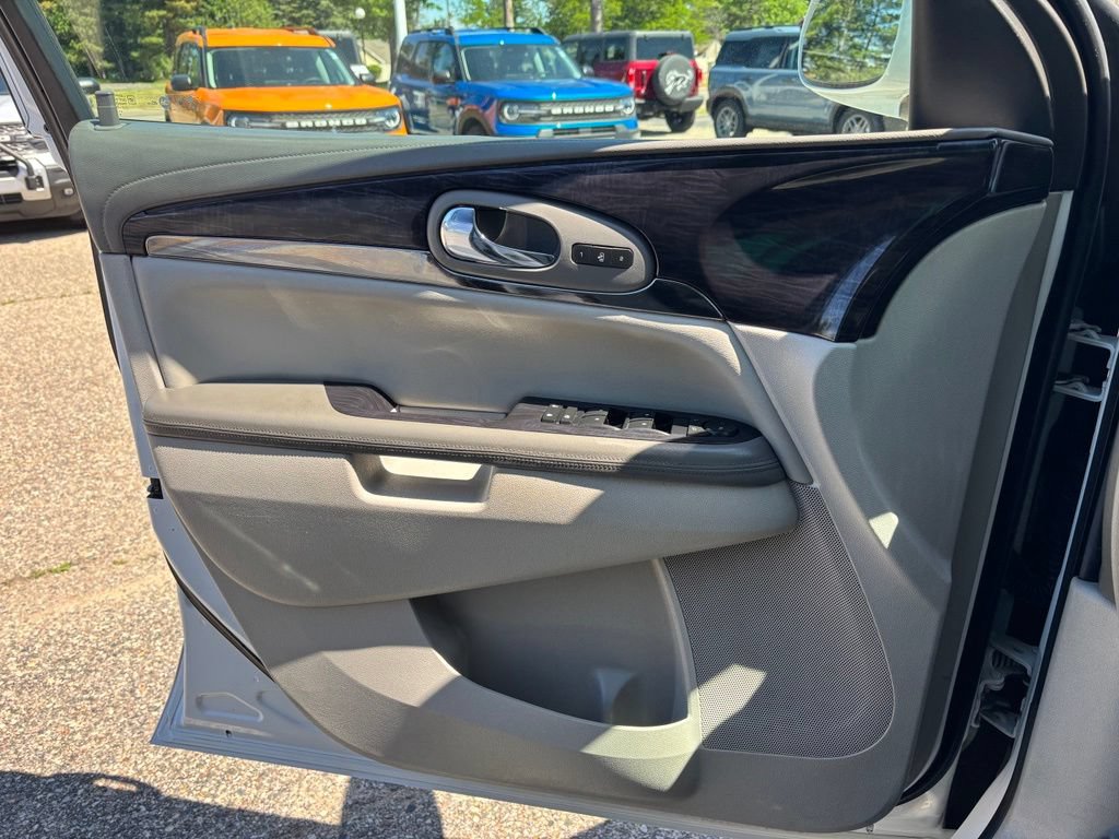 Used 2017 Buick Enclave Leather w/ Trailering Package FWD image 18
