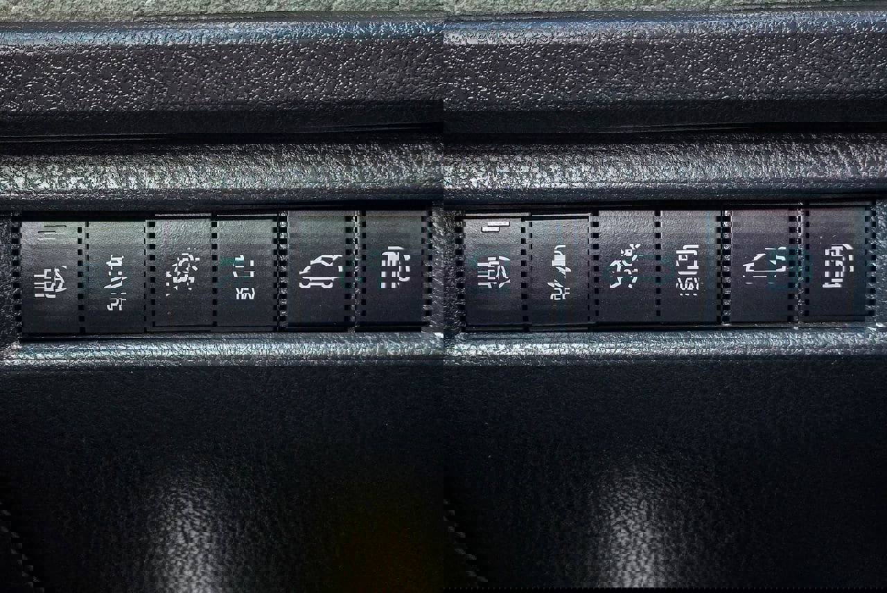 Used 2025 Toyota Camry XLE w/ Premium Plus Package image 29